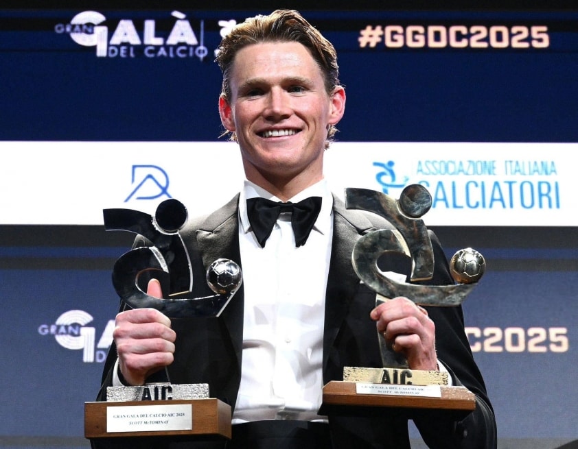 Tiền vệ Scott McTominay giành giải Cầu thủ hay nhất Serie A mùa 2024/25 tại lễ trao giải Gran Gala del Calcio 2025 hôm 1/12. (Ảnh: Goal)