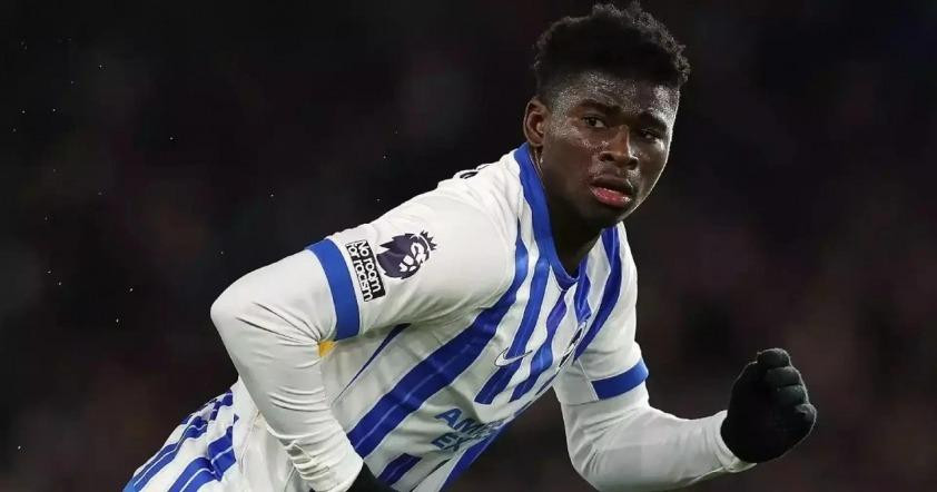 Tottenham tham gia cuộc đua giành tiền vệ Carlos Baleba của Brighton cùng Man United.