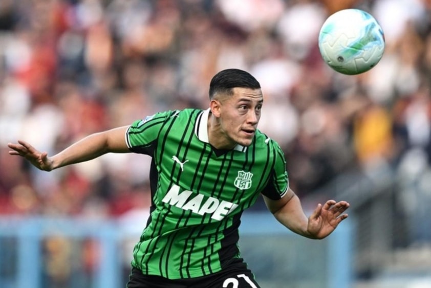 Sassuolo có thể yêu cầu 10 triệu euro cho Jay Idzes nếu AC Milan hỏi mua.