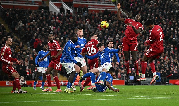 Các cầu thủ Liverpool thi đấu dưới sức và chưa cho thấy sự gắn kết.
