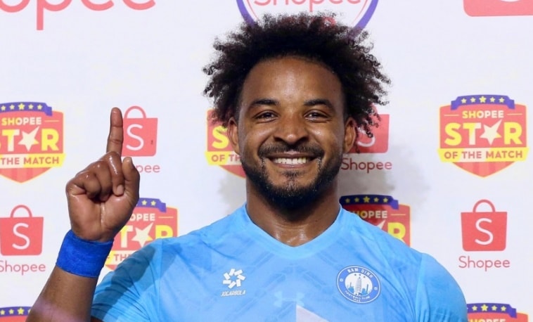 Tiền đạo Nguyễn Xuân Son ăn mừng sau khi lập hat-trick vào lưới Shan United.