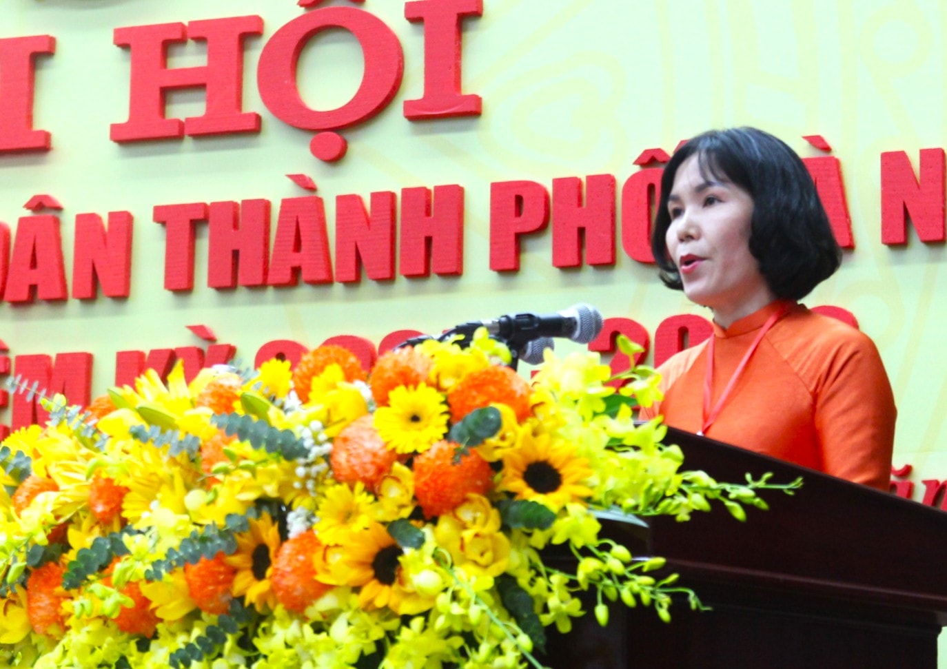 Chủ tịch Nội Nông dân thành phố Đà Nẵng Lê Thị Minh Tâm phát biểu tại đại hội. Ảnh: XUÂN ĐÔNG
