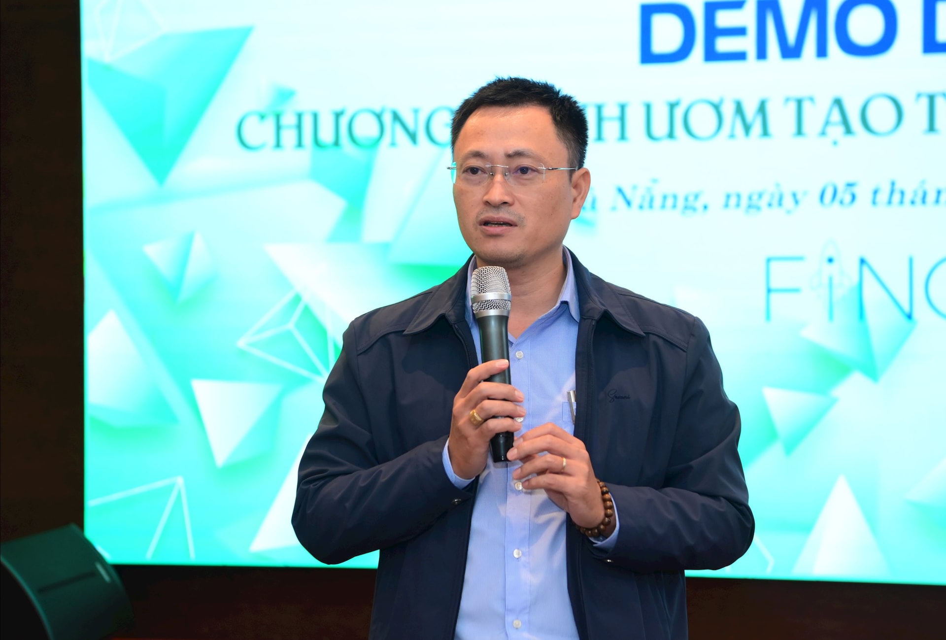 Herr Nguyen Viet Toan, chef för Danang Center for Supporting Innovation and Startups, talade vid FINC+2025:s sammanfattningsprogram.