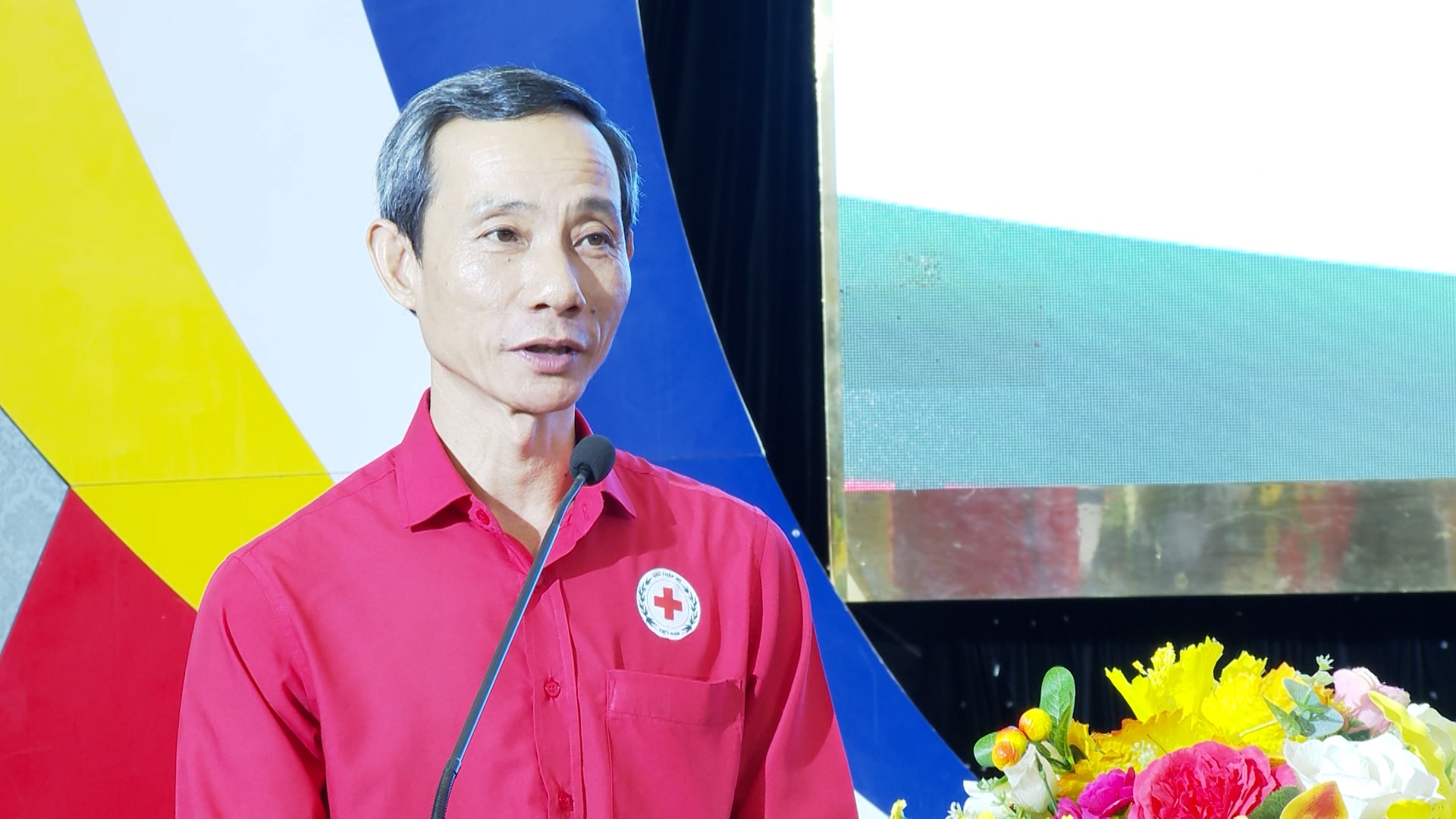 T12 - 5 KONKURRANSEKLYNGER NR. 1 SPREDER HUMANITÆRE AKTIVITETER.00_00_35_06.Still004