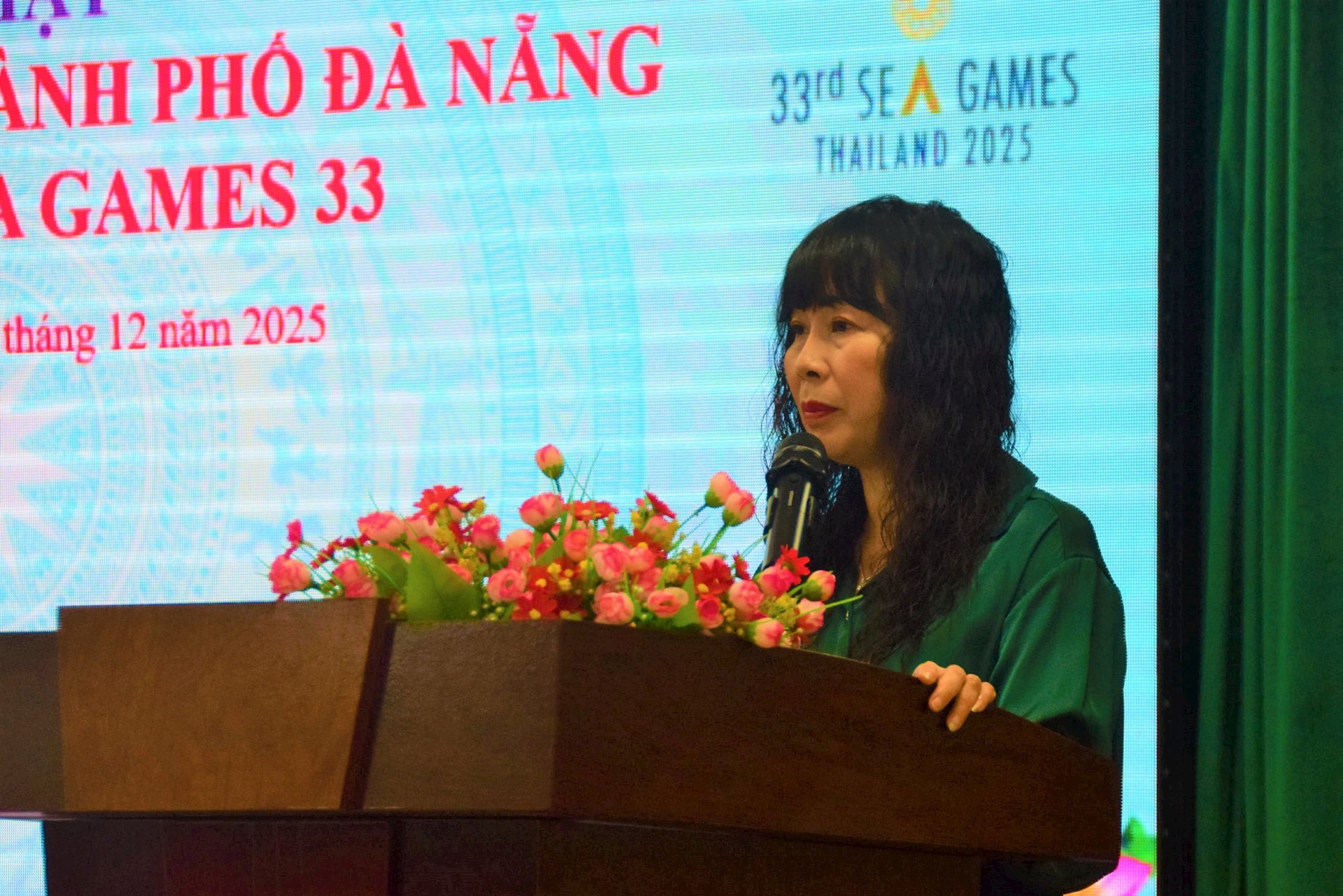 Giám đốc Sở Văn hóa, Thể thao và Du lịch Trương Thị Hồng Hạnh phát biểu tại buổi gặp mặt. Ảnh: THÀNH DANH