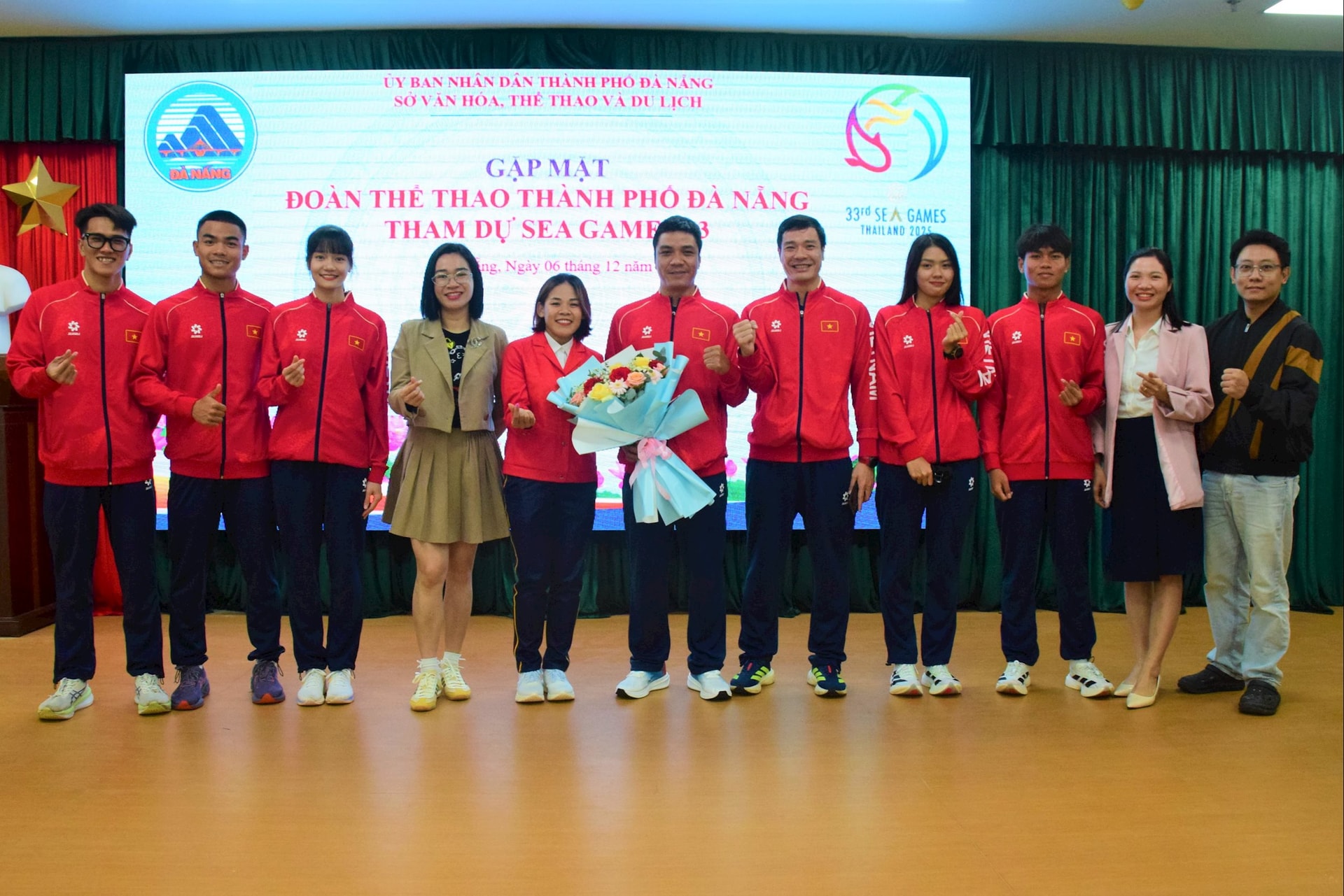 Đoàn thể thao Đà Nẵng thể hiện quyết tâm chinh phục SEA Games 33. Ảnh: THÀNH DANH