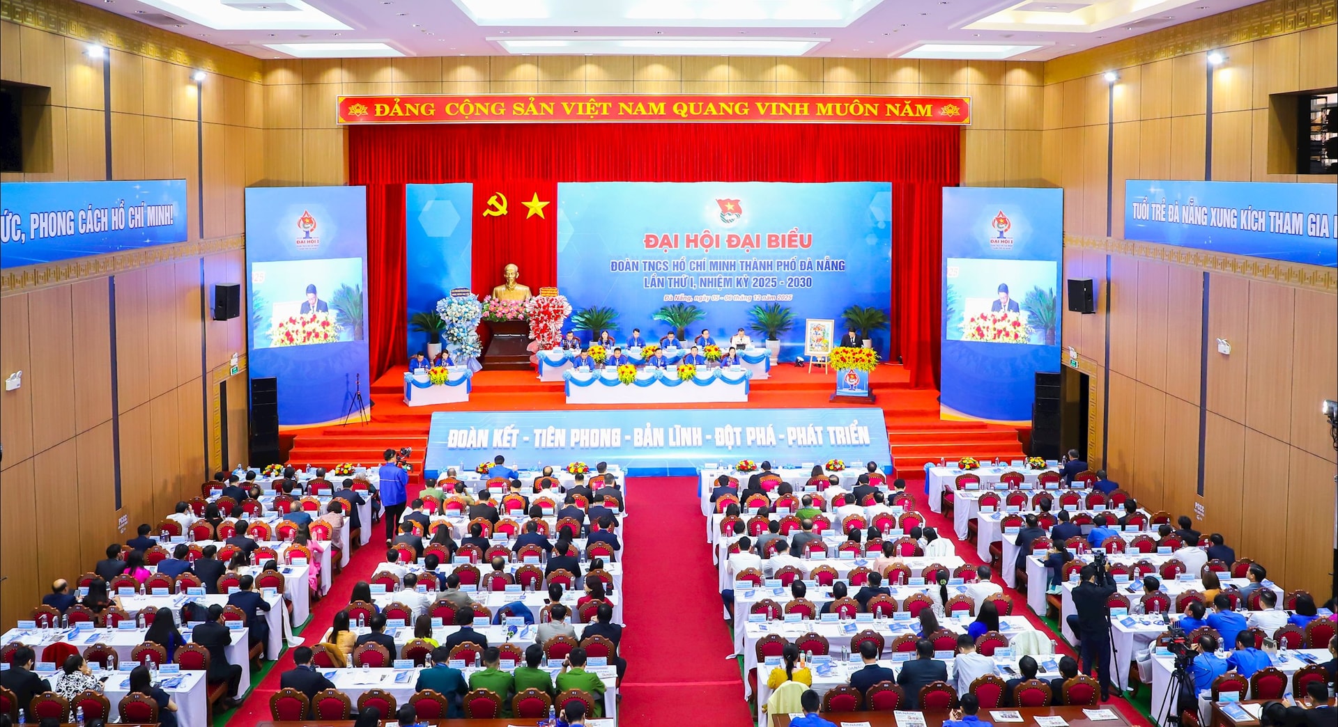 6-12 TOAN CANH DAI HOI