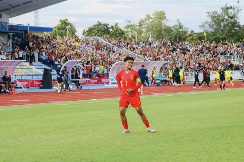 Không khí sôi động trong trận đấu giữa ĐT nữ Myanmar và ĐT nữ Philippines tại SEA Games.