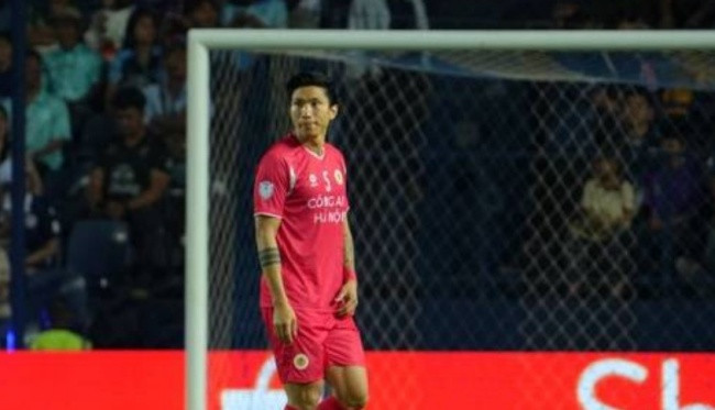 Văn Hậu tái xuất trong màu áo CLB CAHN.