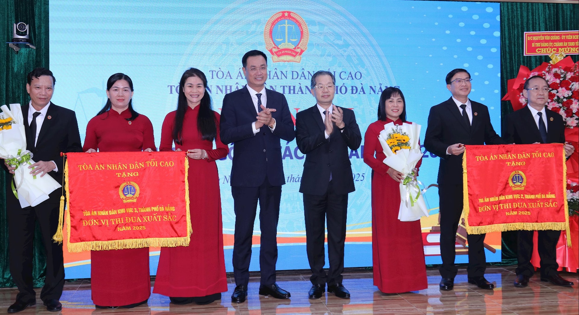 Halk Mahkemesi Övgüsü