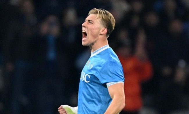 Hojlund ghi 2 bàn thắng cho Napoli.
