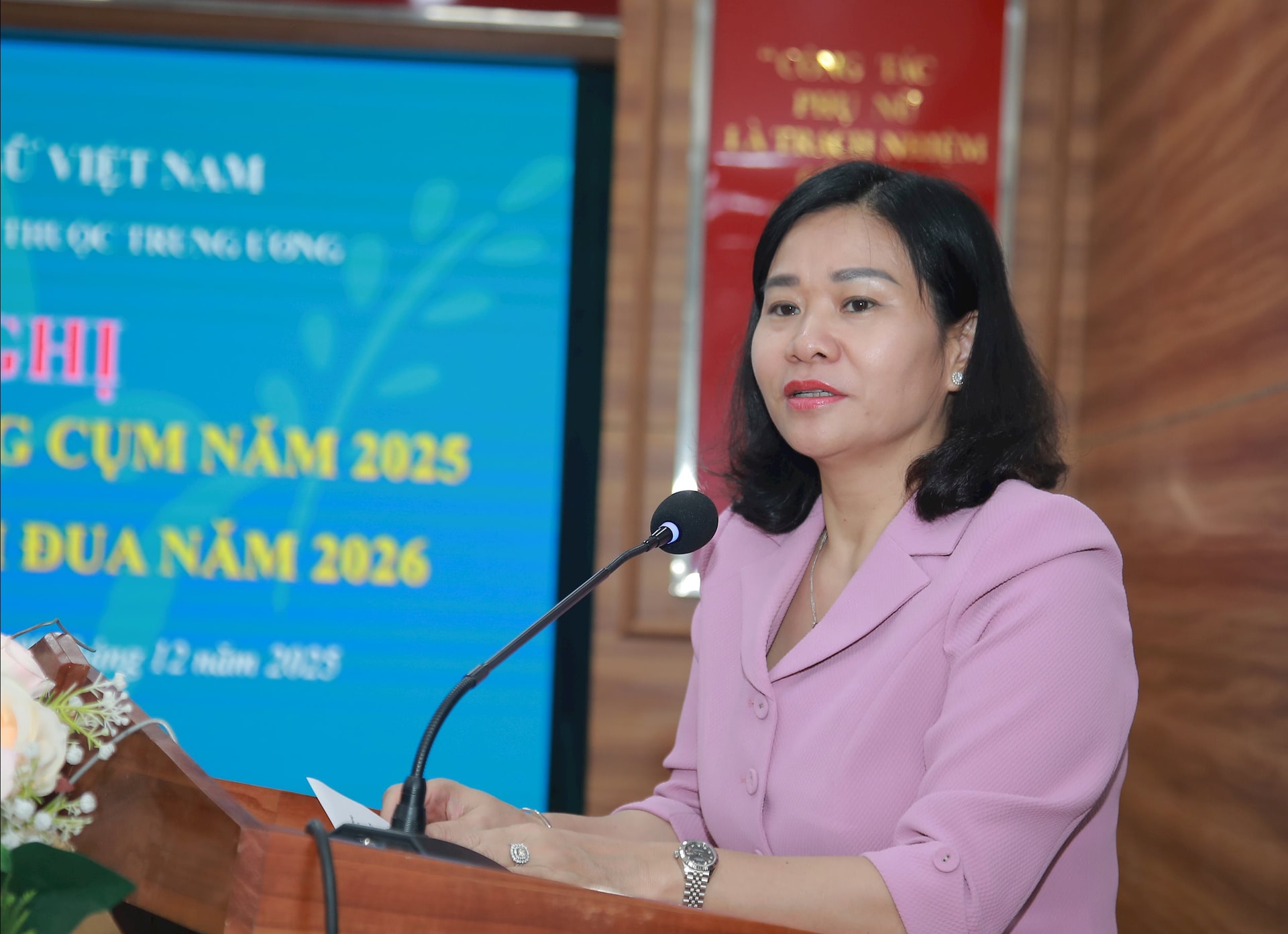 Chủ tịch Hội LHPN Việt Nam Nguyễn Thị Tuyến phát biểu chỉ đạo hội nghị. Ảnh: ĐẮC MAN
