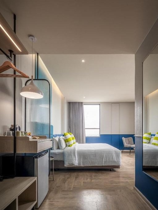 Phòng khách sạn có đầy đủ tiện nghi.