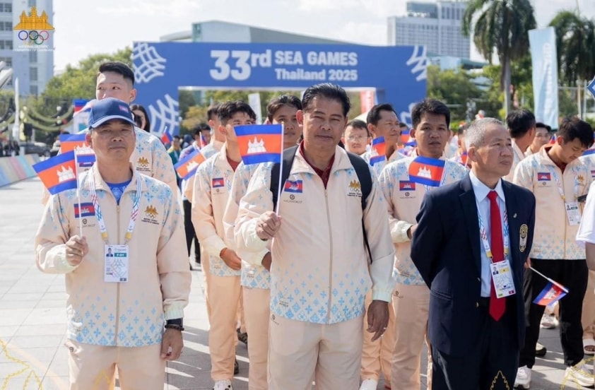 Đoàn Thể thao Campuchia trong buổi Lễ thượng cờ ngày 9/12.