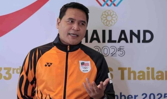 HLV Mohd Nafuzi Zain của U22 Malaysia trong một buổi họp báo.