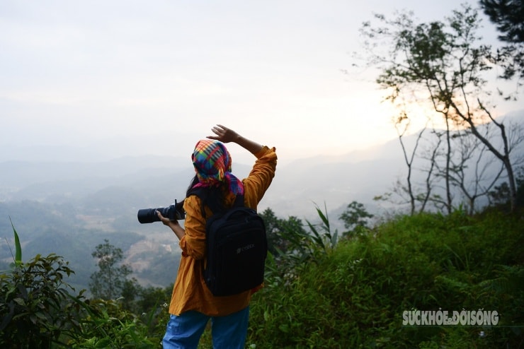 Biển mây trong ánh bình minh tại Đồn Đèn.