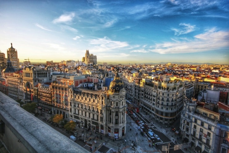 Một góc phố nhộn nhịp tại Madrid, thành phố đứng thứ hai trong danh sách điểm đến hấp dẫn.