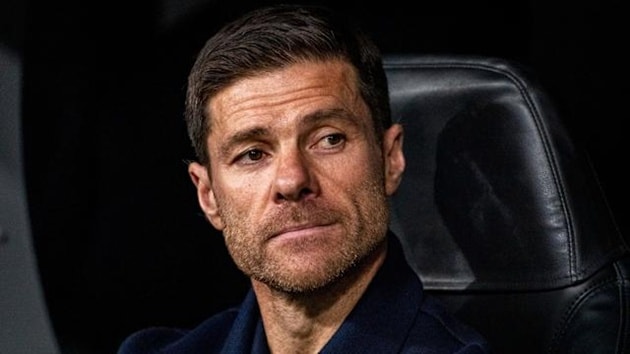 Chiếc ghế của Xabi thêm lung lay sau thất bại trước Man City
