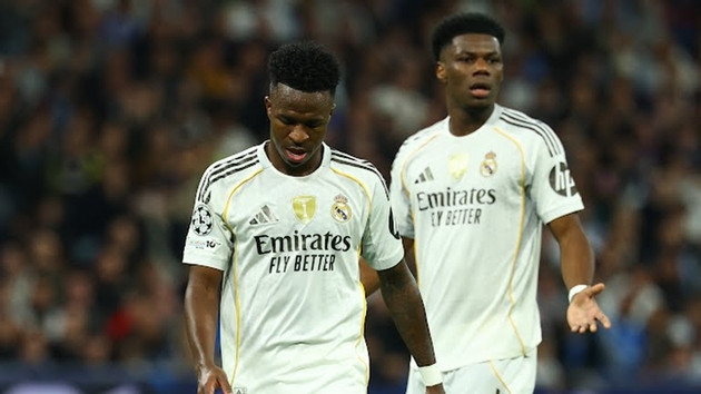 Vinicius Junior và các đồng đội trắng tại tại Bernabeu.