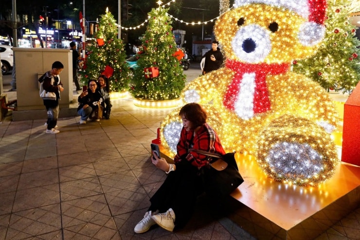 Hà Nội như 'bản hòa tấu ánh sáng' dịp Giáng sinh - 5