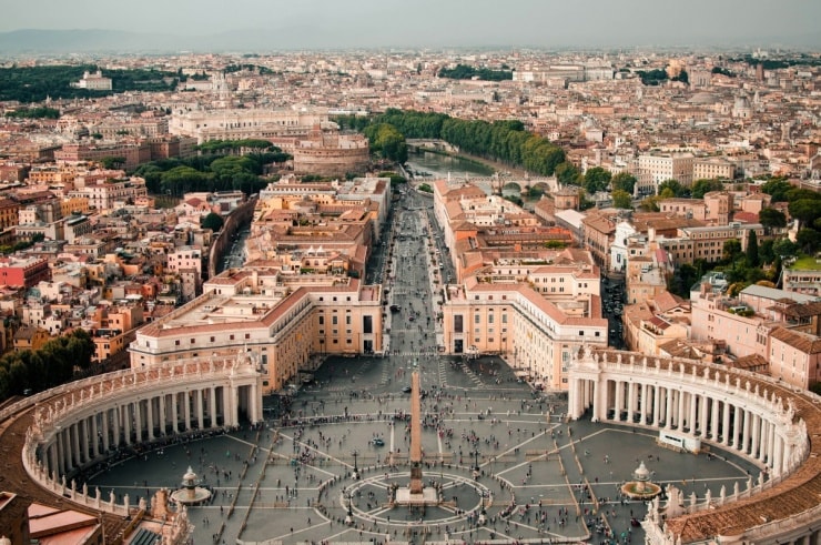 Đấu trường Colosseum uy nghi tại Rome, một trong những di sản làm nên sức hút của thành phố.