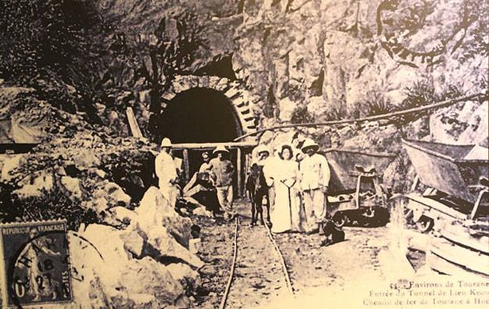 Thi công hầm đèo Hải Vân thời Pháp thuộc. Ảnh Tư liệu
