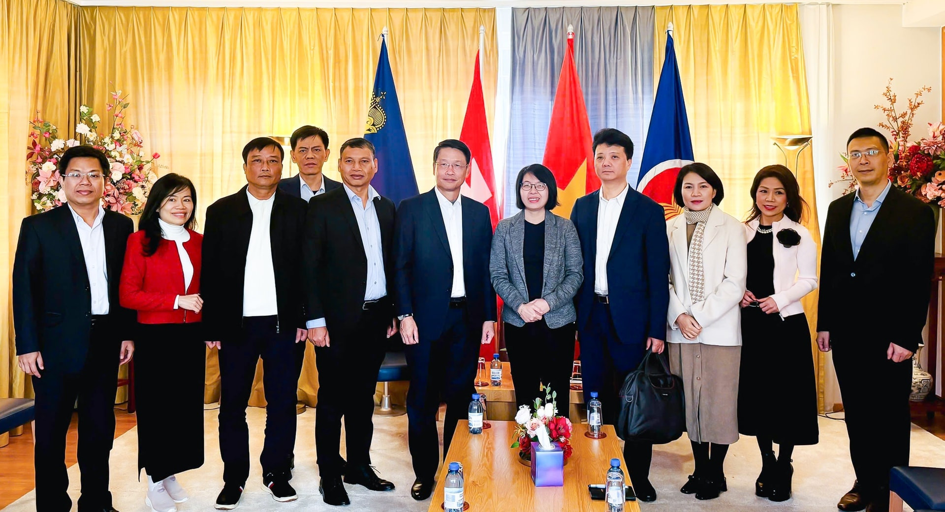 9.12-dai-su-quan-thuy-si.jpg
