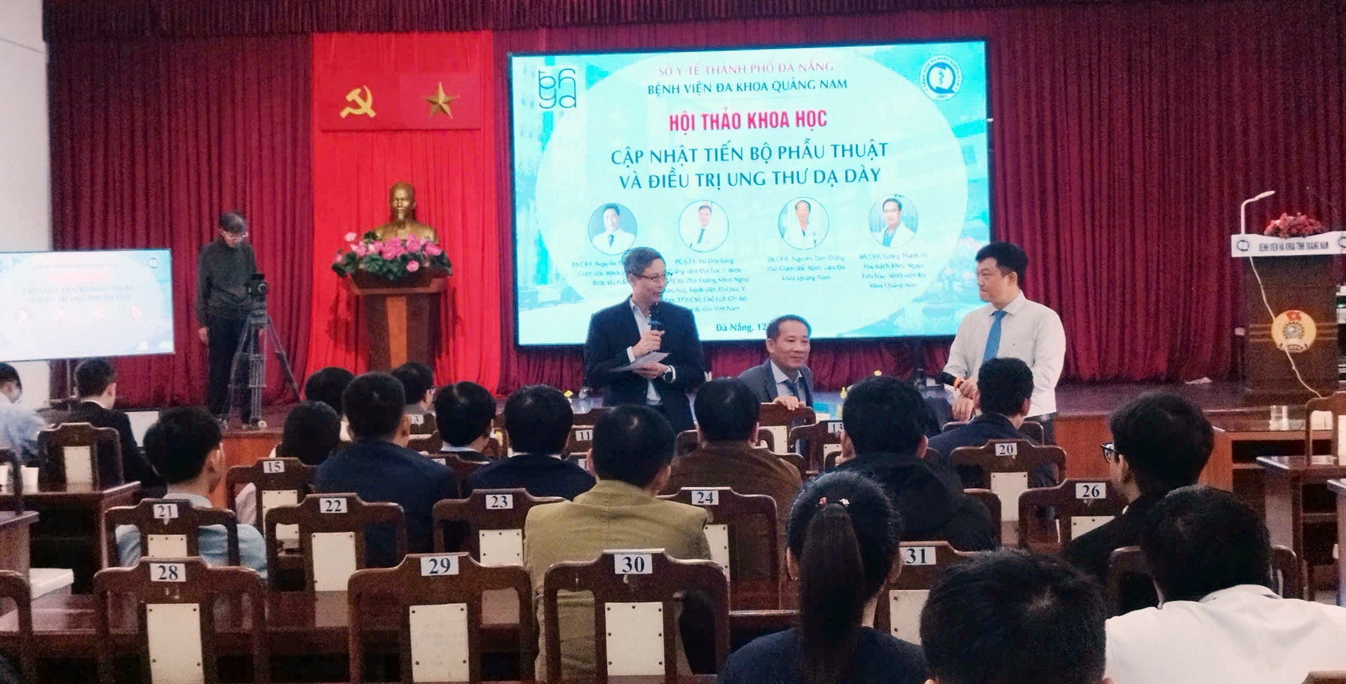 Hội thảo khoa học “Cập nhật tiến bộ phẫu thuật và điều trị ung thư dạ dày” thu hút nhiều chuyên gia tham dự.
