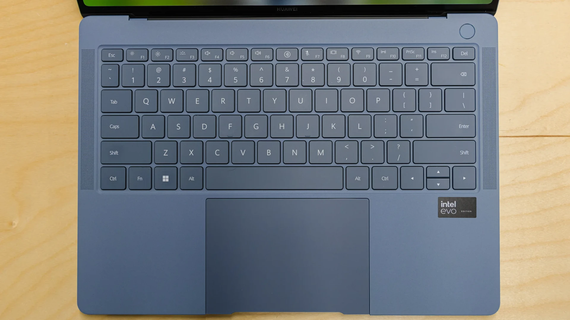 Các cổng kết nối USB-C trên Huawei MateBook X Pro