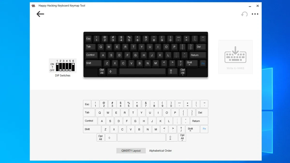 Mặt dưới của bàn phím HHKB với các chân chống và nắp che công tắc DIP.