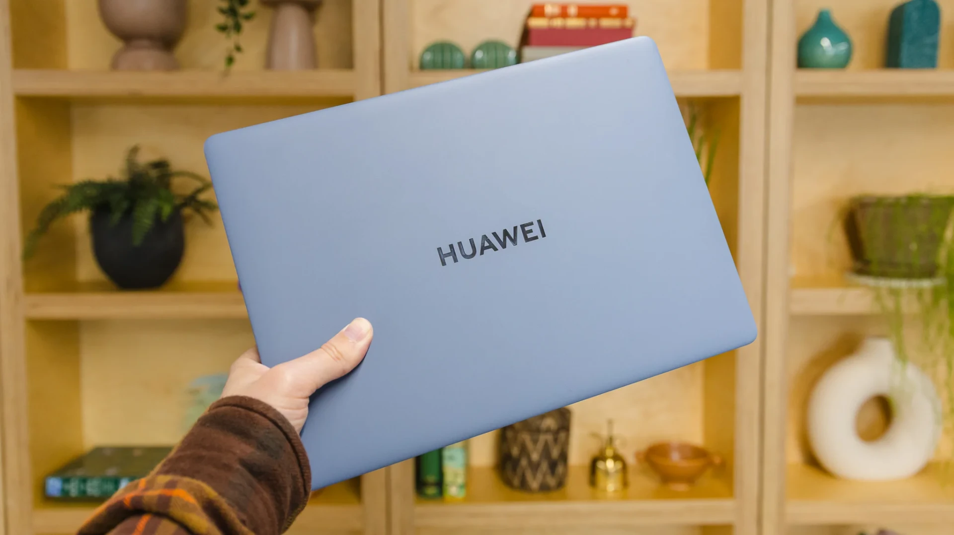 Huawei MateBook X Pro (2024) là một chiếc laptop cao cấp với nhiều ưu điểm nhưng cũng có những nhược điểm cần cân nhắc