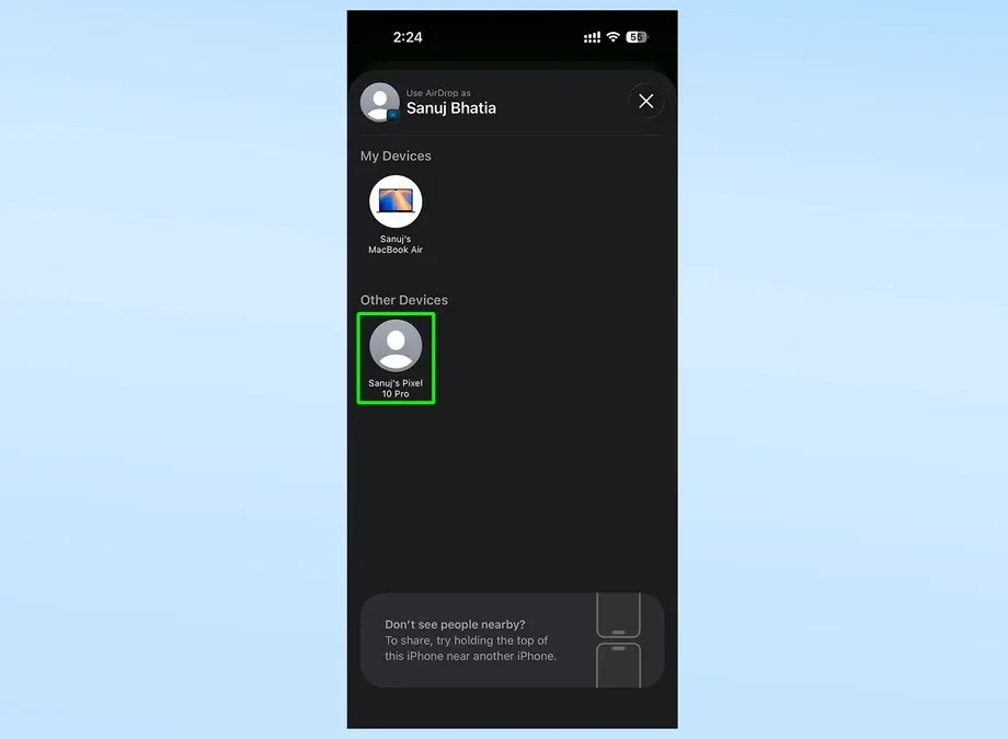 Giao diện AirDrop trên iPhone hiển thị một thiết bị Pixel 10 ở gần.