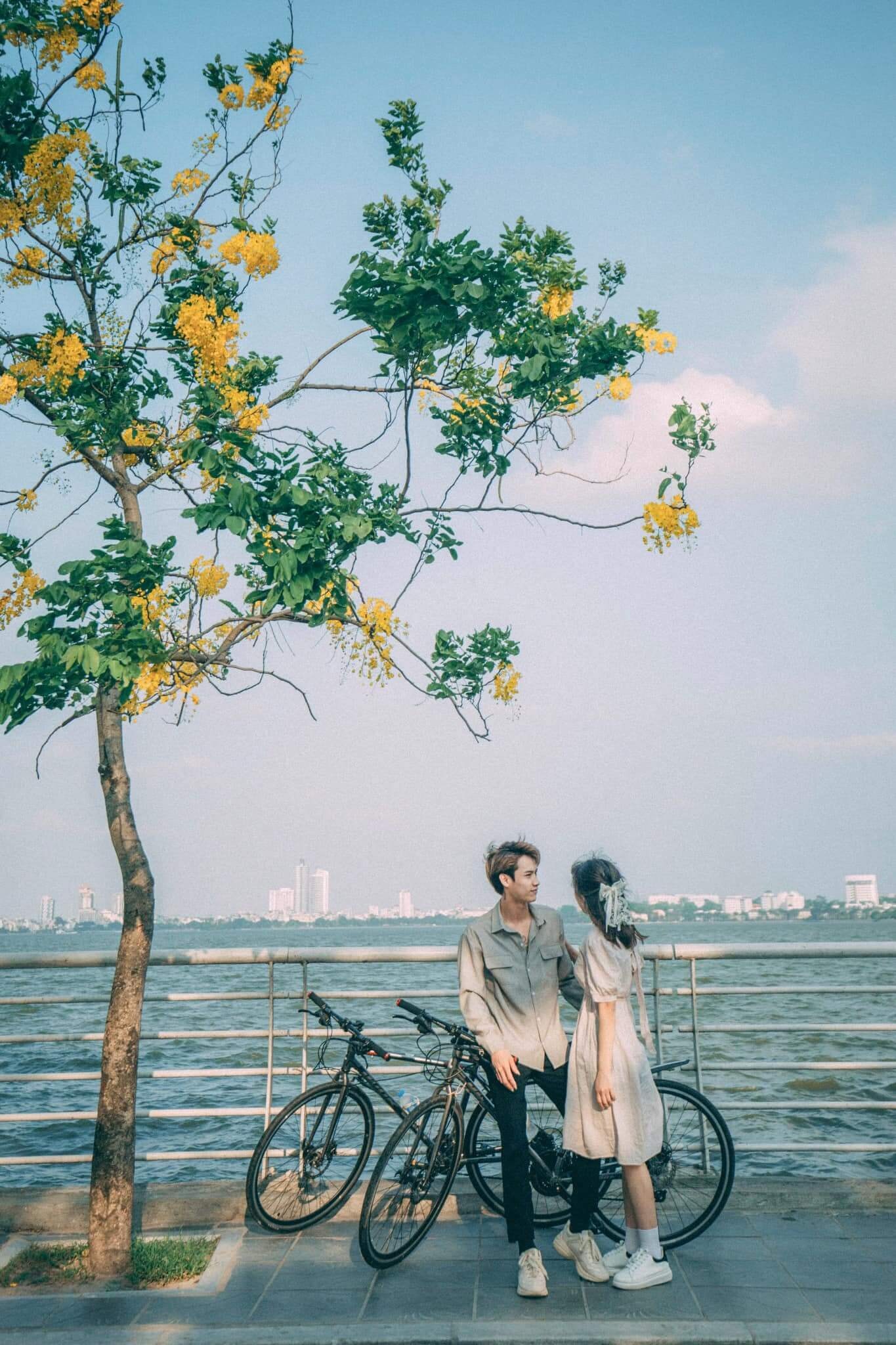 Hoàng hôn trên Hồ Tây, một trong những cảnh đẹp của Hà Nội