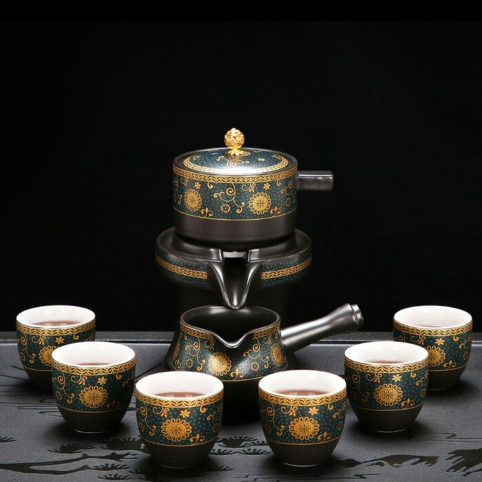 Bộ ấm trà tinh tế là món quà giúp cô giáo có những giây phút thư giãn.