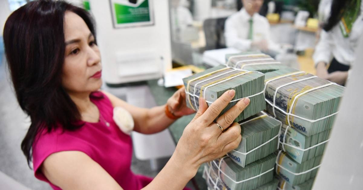 Lãi suất ngân hàng tăng mạnh trong tháng 12/2025, nhiều ngân hàng điều chỉnh biểu lãi suất huy động.