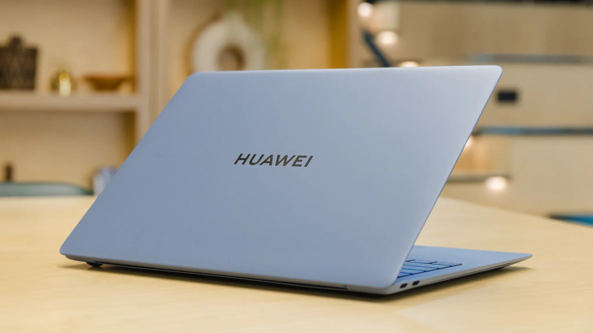 Thiết kế bên ngoài của Huawei MateBook X Pro với lớp hoàn thiện màu xanh xám
