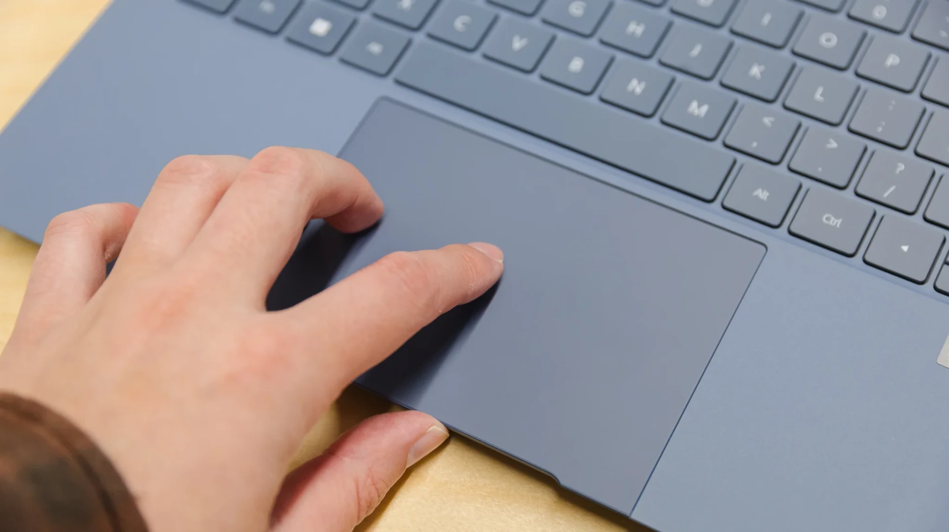 Màn hình OLED sắc nét của Huawei MateBook X Pro