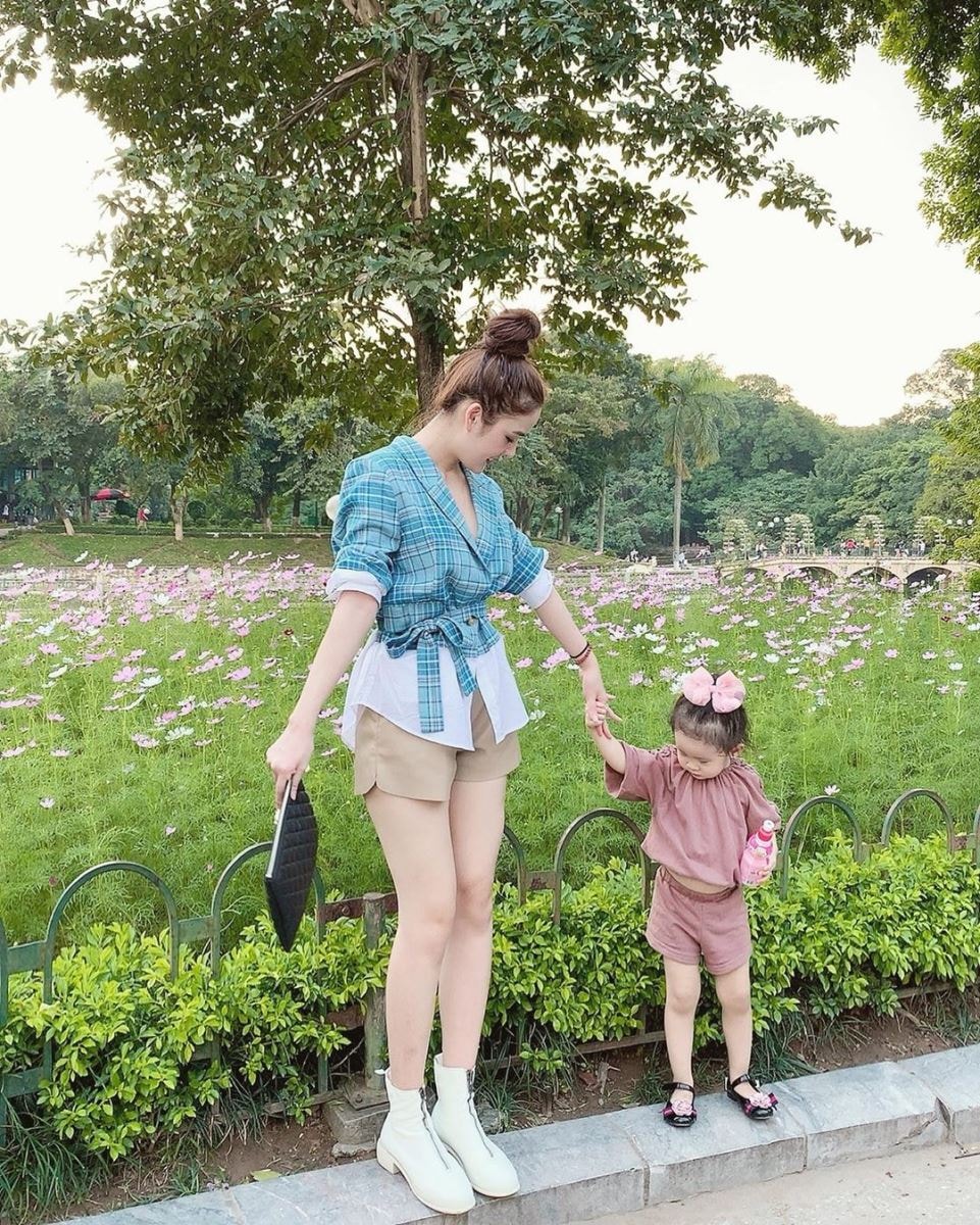 Một góc xanh mát bên trong Công viên Thủ Lệ
