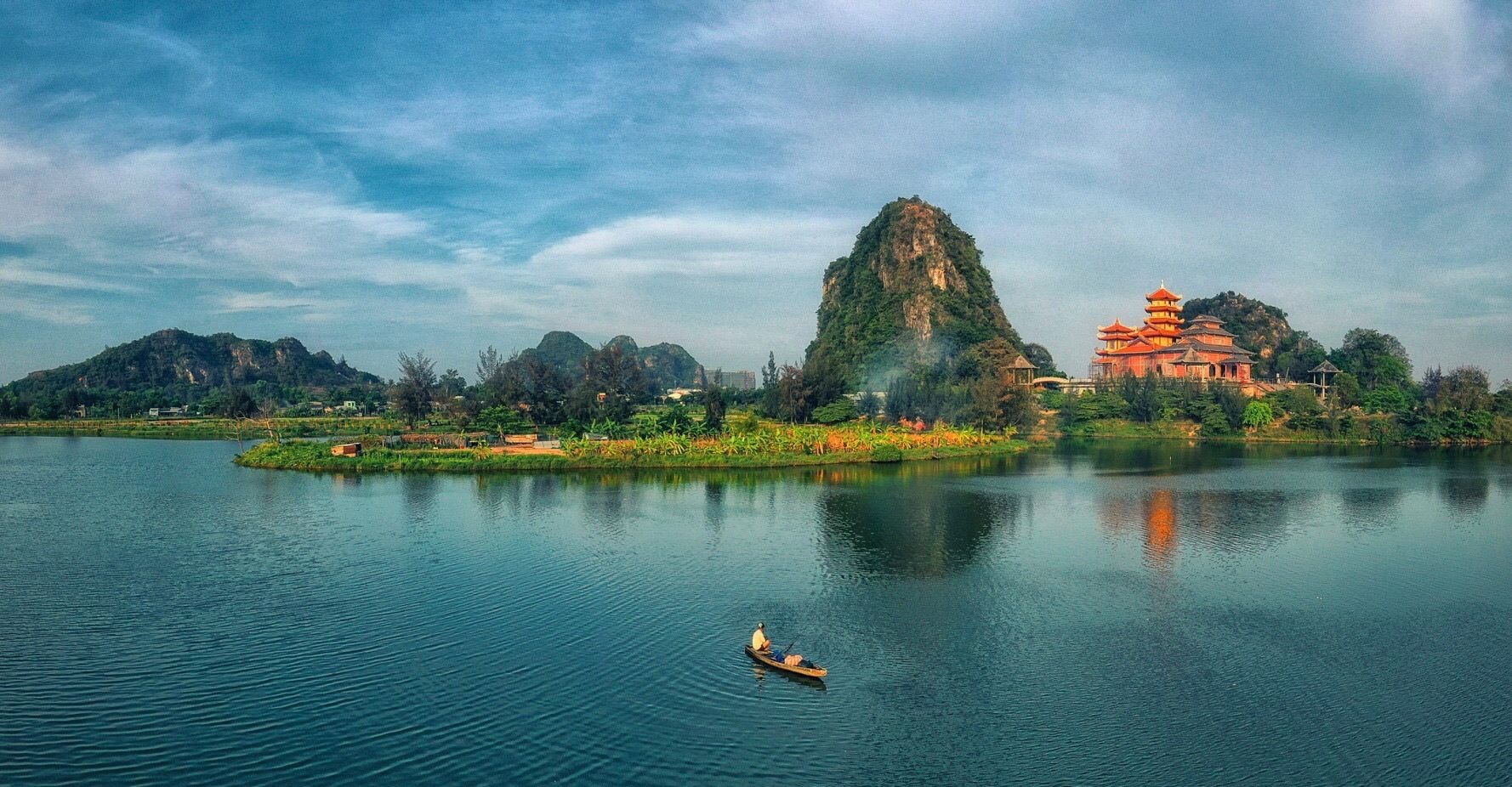 Cầu Vàng tại Đà Nẵng, một trong những điểm check-in nổi tiếng