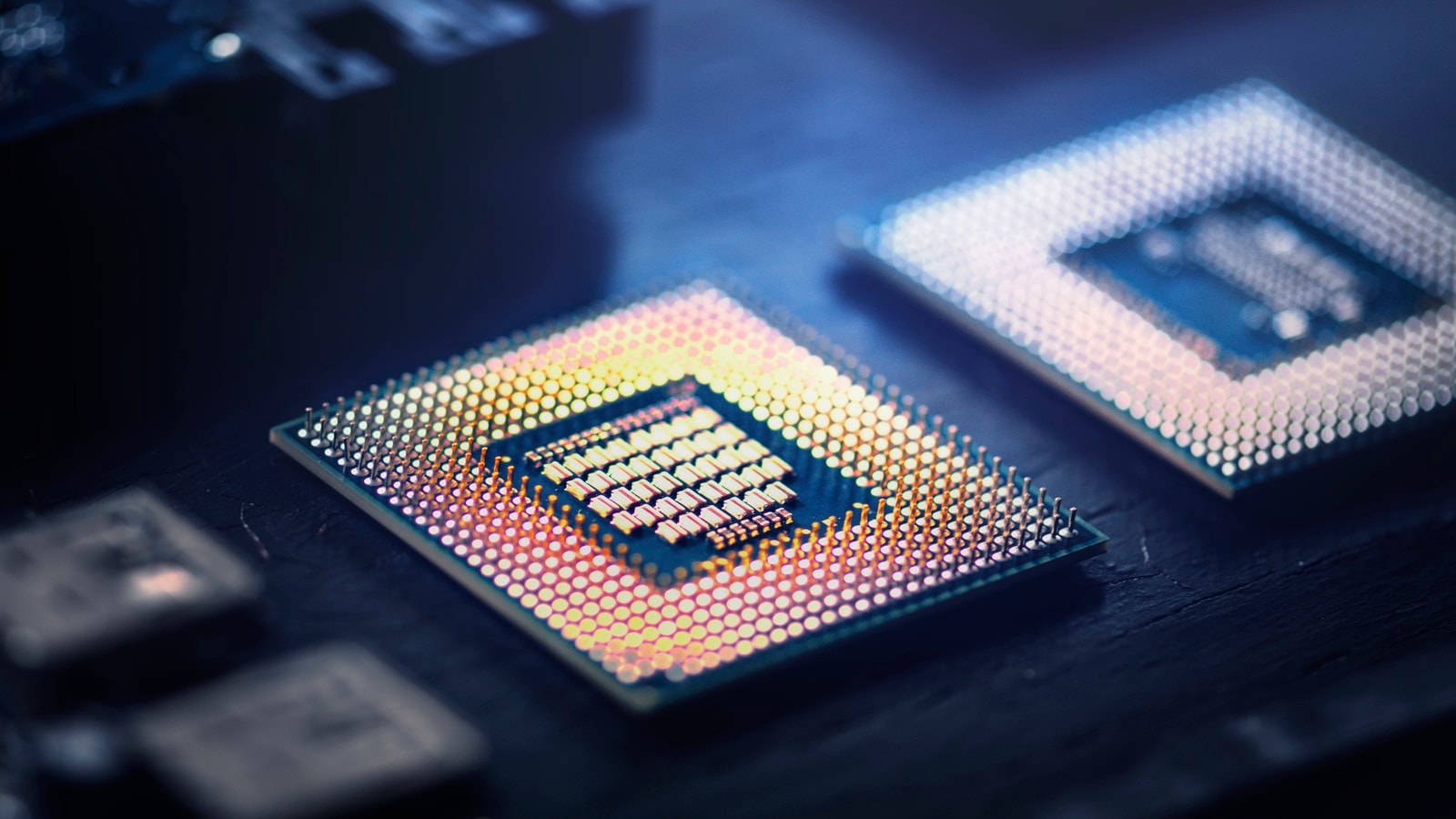 Các bộ vi xử lý và chip nhớ máy tính, tâm điểm của cuộc khủng hoảng nguồn cung toàn cầu do AI.