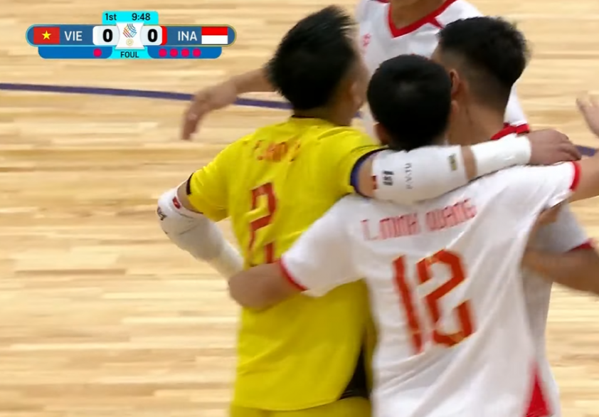 Minh Quang ghi bàn mở tỷ số cho đội tuyển futsal Việt Nam trong trận gặp Indonesia