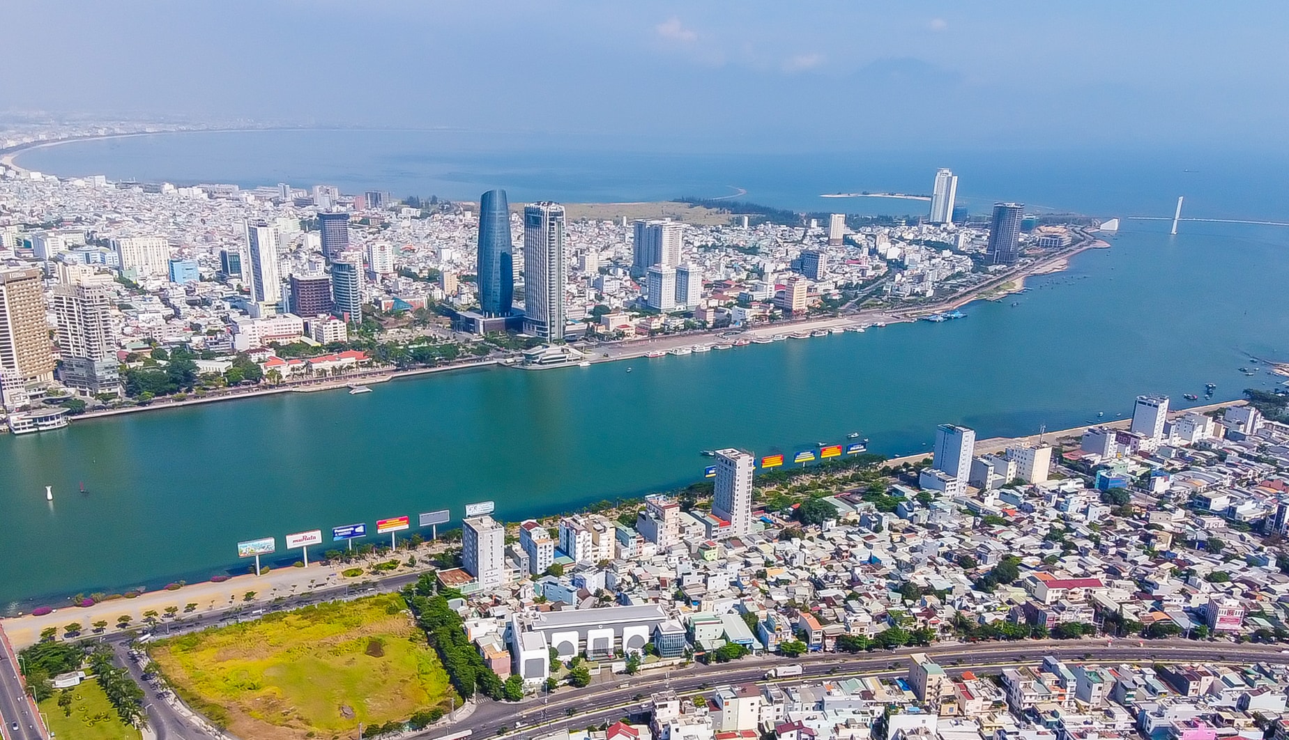 Thành phố Đà Nẵng hôm nay. Ảnh: XUÂN SƠN