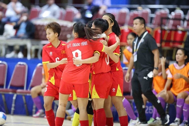 Đội tuyển futsal nữ Việt Nam có chiến thắng hủy diệt trước Indonesia ở trận chung kết SEA Games 33.