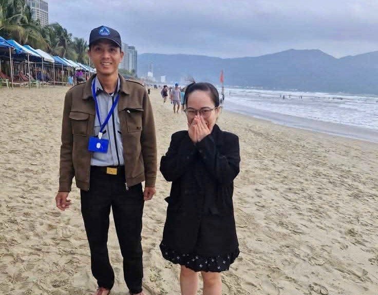 Chị Linh vui mừng nhận lại tài sản.