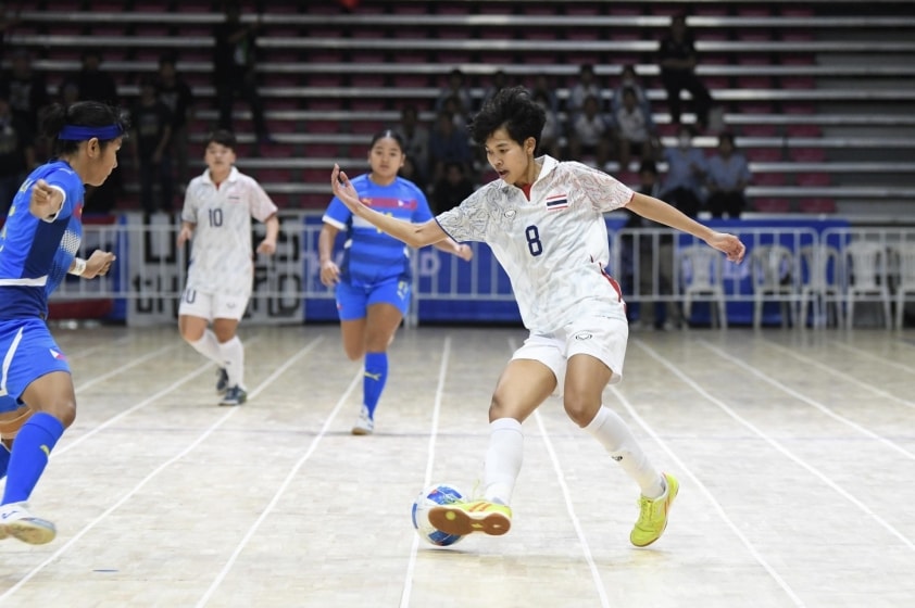 ĐT futsal nữ Thái Lan ăn mừng chiến thắng trước Philippines tại SEA Games 33.