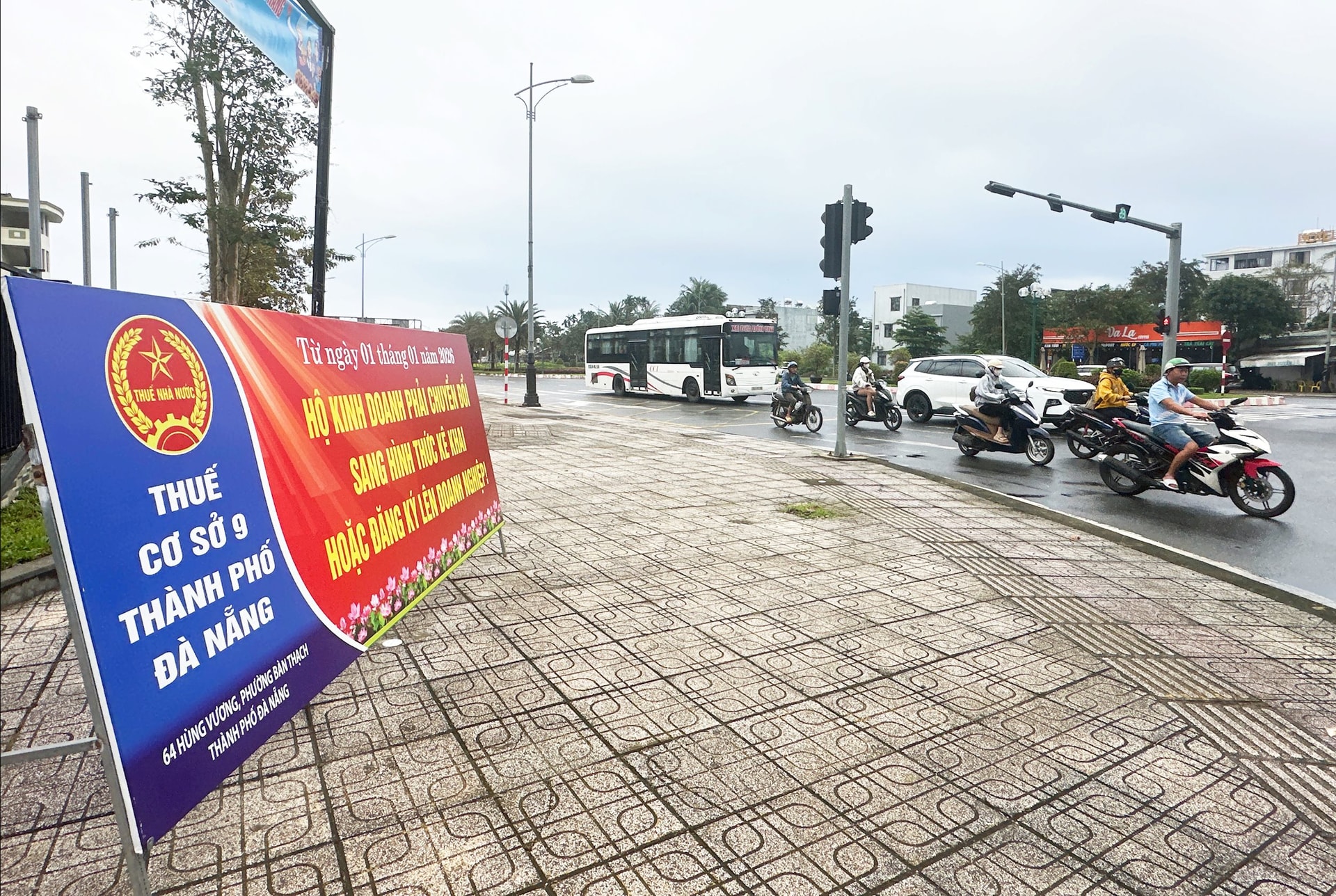 Chính quyền địa phương và cơ quan Thuế đã và đang tổ chức tuyên truyền rộng rãi quy định mới về chuyển đổi thuế khoán sang thuế kê khai đối với hộ kinh doanh
