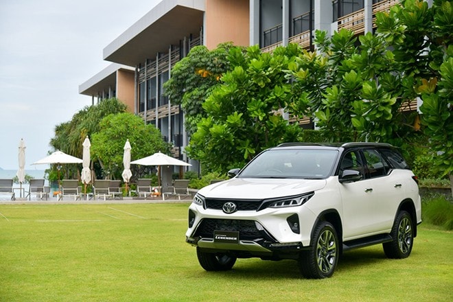 Giá xe Toyota Fortuner tháng 12/2025