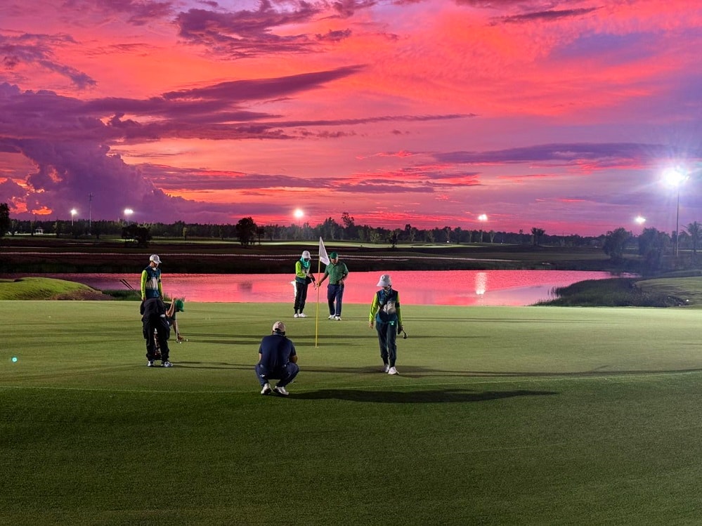 hoàng hôn tại Vinpearl Golf Léman