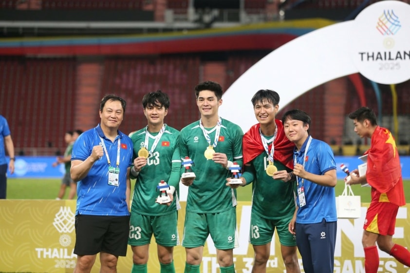 Thủ môn Trần Trung Kiên của U22 Việt Nam tại SEA Games 33