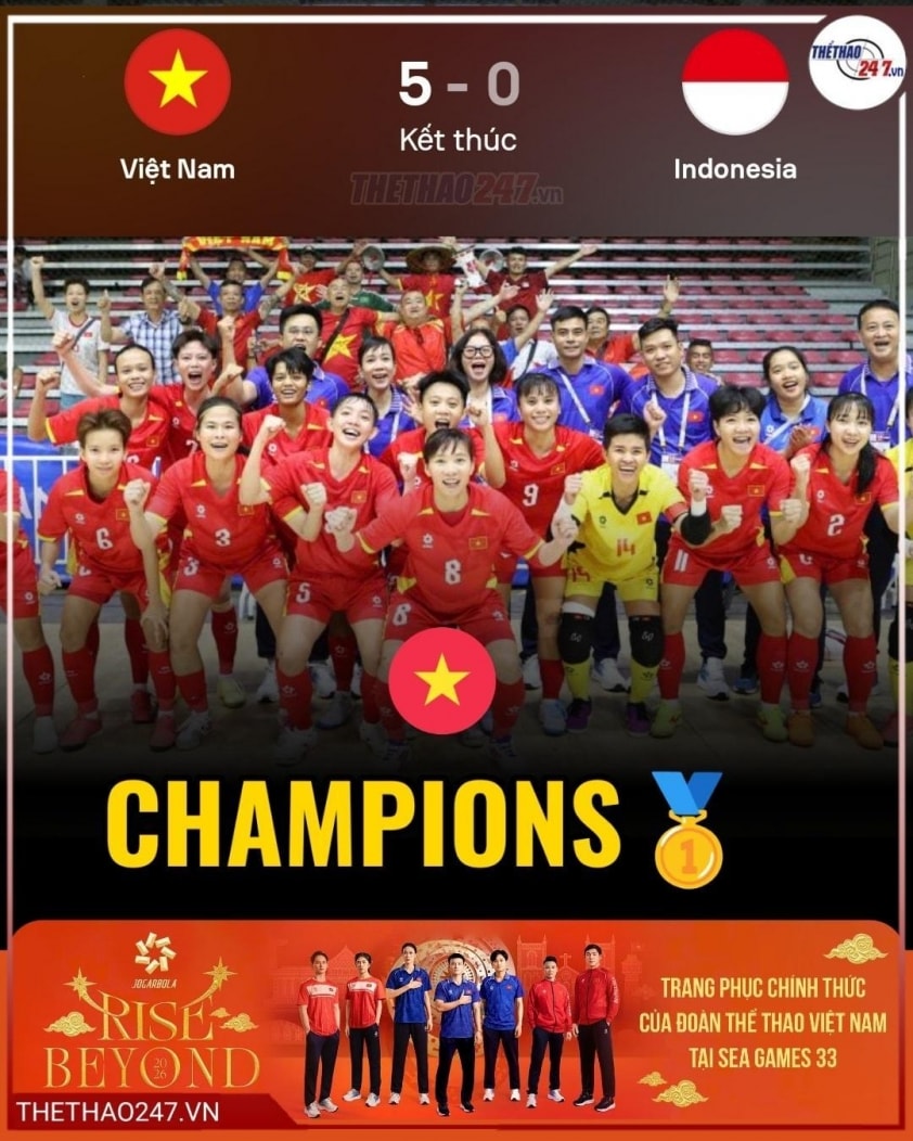 Đội tuyển Futsal nữ Việt Nam ăn mừng tấm HCV SEA Games đầu tiên trong lịch sử.